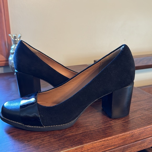 Clarks black leather, suede, and patent pumps in terrific condition! - Picture 8 of 9